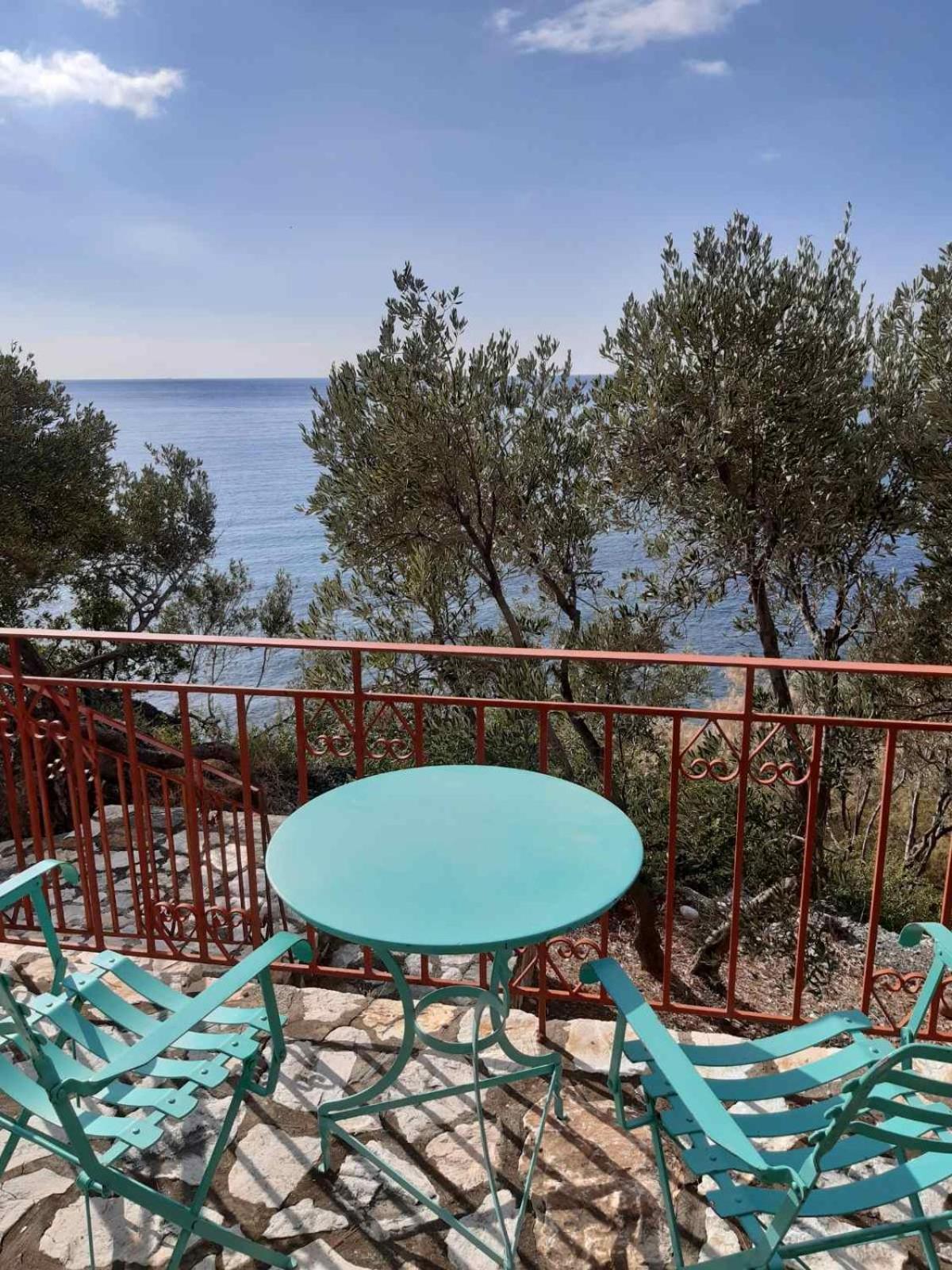 Δωμάτια Κόκκινος Πύργος Plomari Buitenkant foto