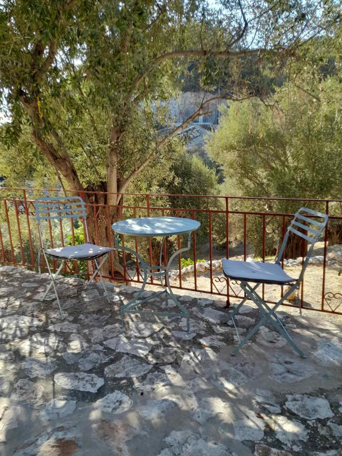 Δωμάτια Κόκκινος Πύργος Plomari Buitenkant foto