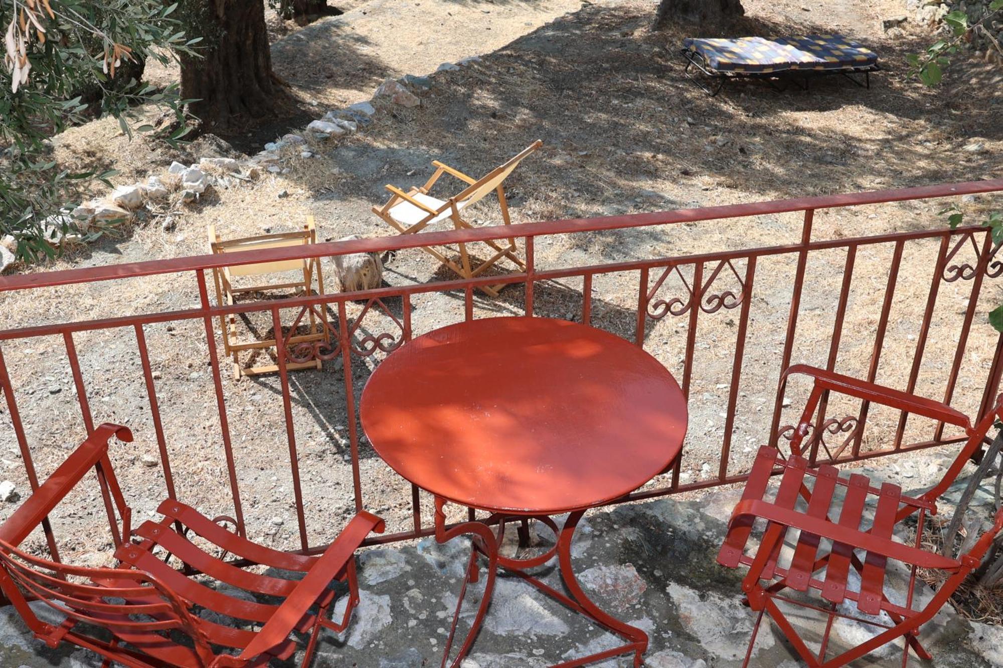Δωμάτια Κόκκινος Πύργος Plomari Buitenkant foto