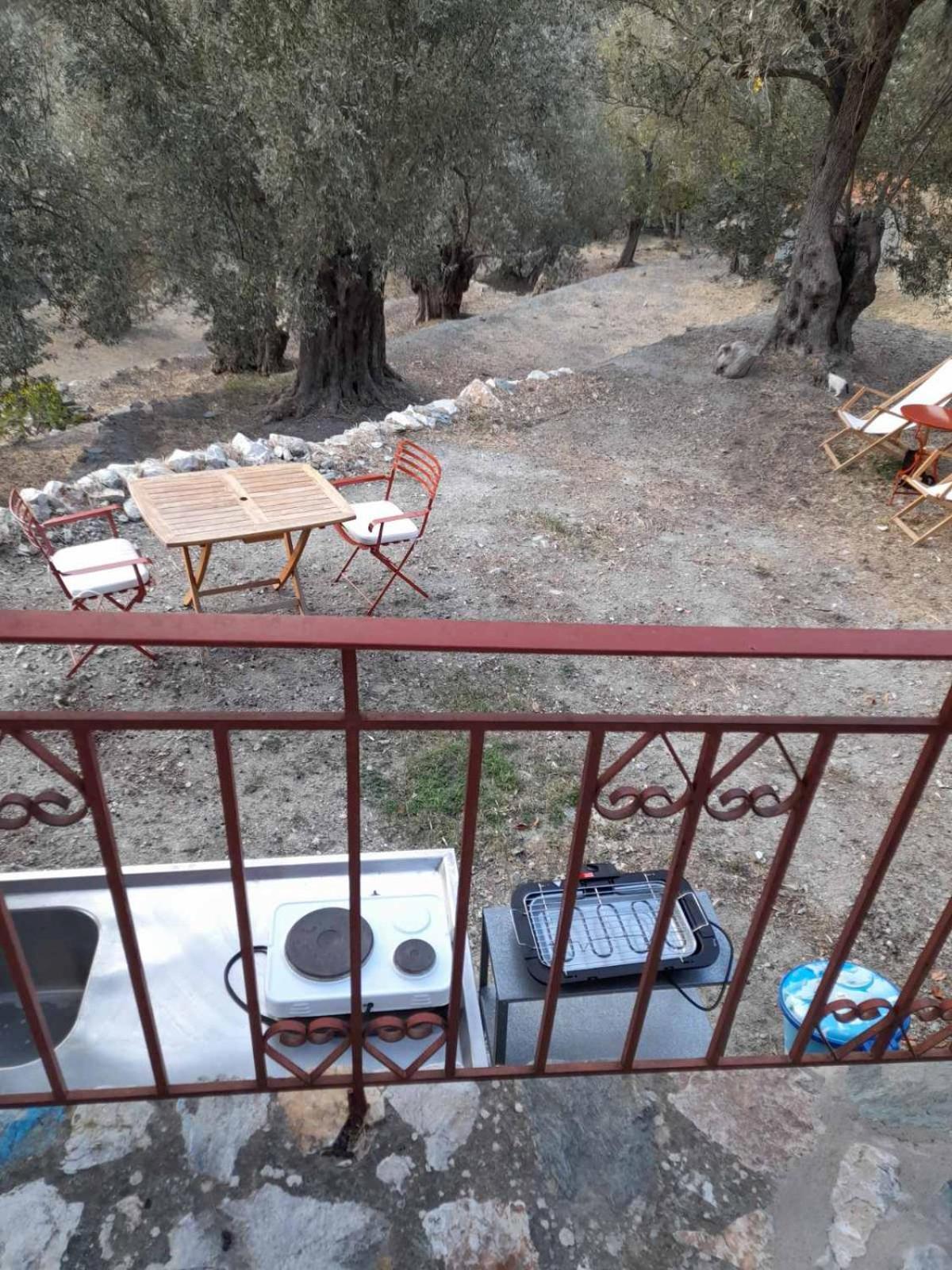 Δωμάτια Κόκκινος Πύργος Plomari Buitenkant foto