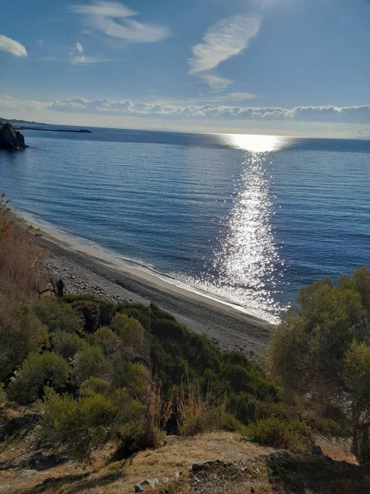Δωμάτια Κόκκινος Πύργος Plomari Buitenkant foto